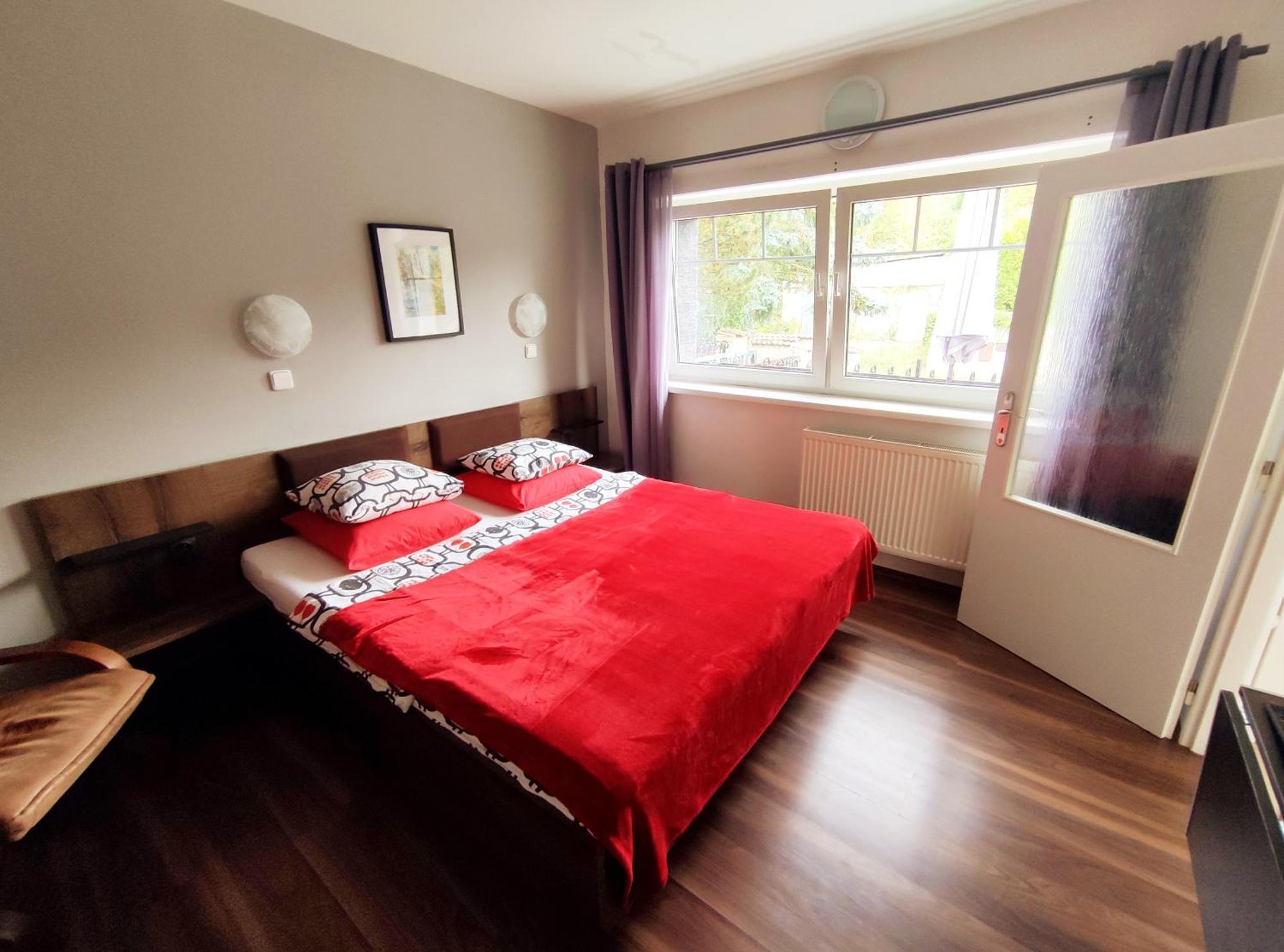 Cozy Gardens Apartments In Прага Екстериор снимка