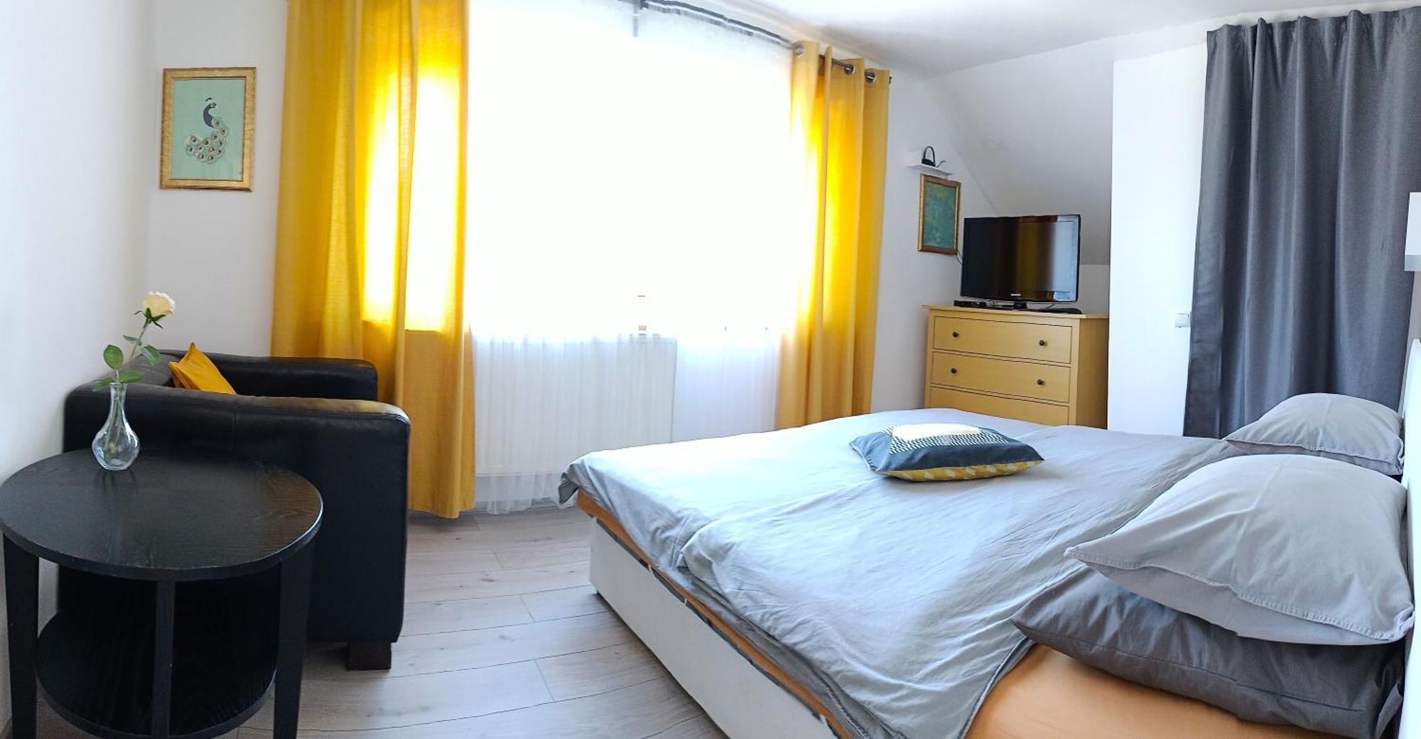 Cozy Gardens Apartments In Прага Екстериор снимка