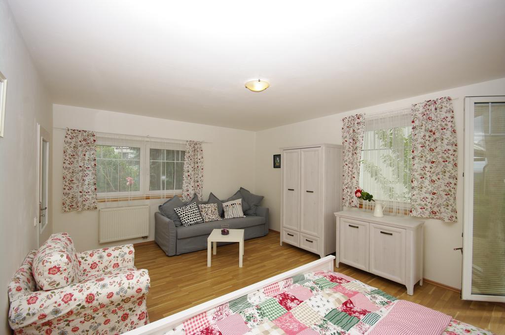 Cozy Gardens Apartments In Прага Екстериор снимка
