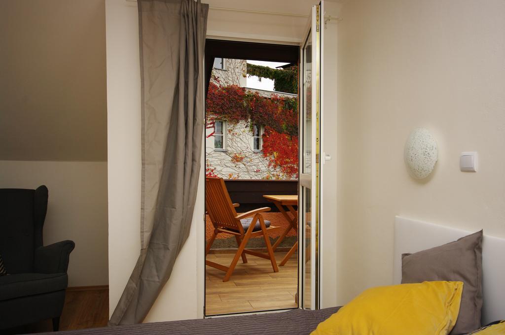 Cozy Gardens Apartments In Прага Екстериор снимка